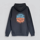<img src="unity-circle-hoodie-rueckansicht-freisteller.jpg" alt="Unisex Nordic Soulmates Unity Circle Hoodie in India Ink Grey, Freisteller mit großem Backprint, Kapuze und Kängurutasche, gefertigt aus 100% GOTS-zertifizierter gekämmter, ringgesponnener Bio-Baumwolle">